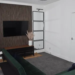 1 Bedroom Flat In Apartment Dundee